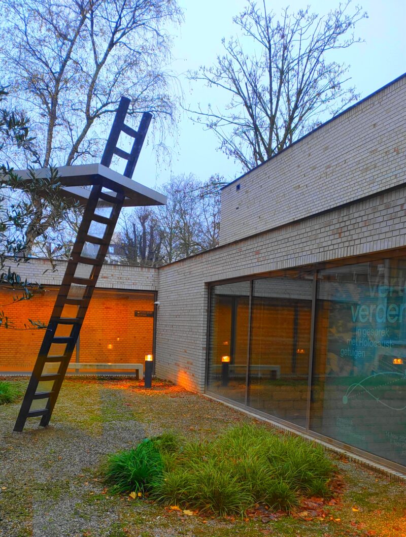 Holocaust Museum Dankteken ladder