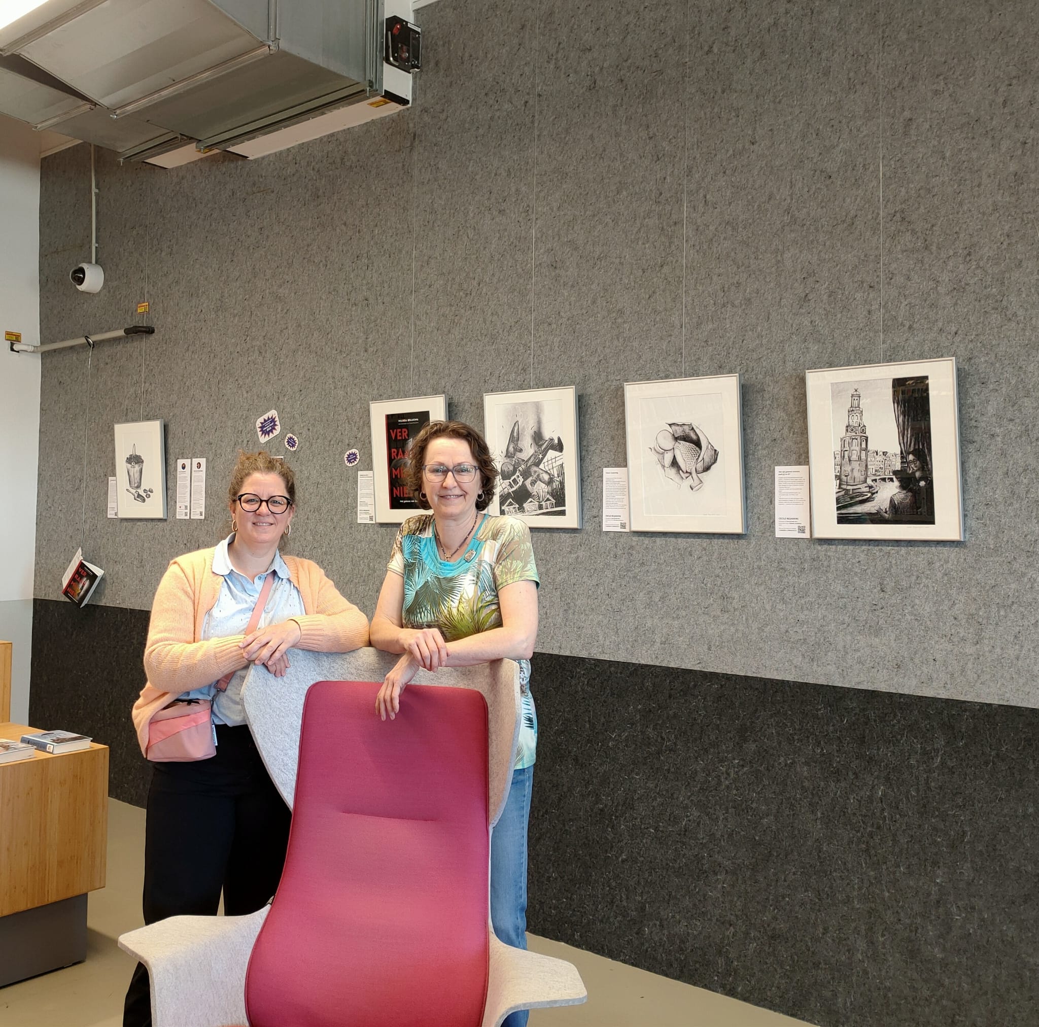 Verraad Mij Niet expositie Cecile en Melinda