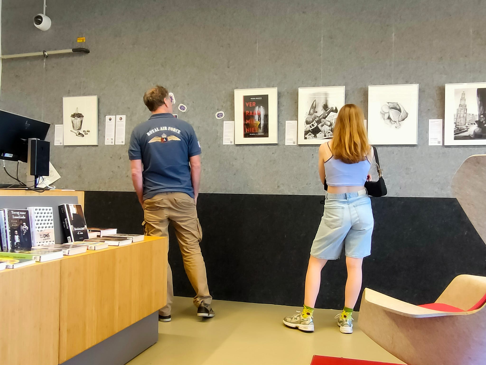 Verraad Mij Niet expositie bezoekers