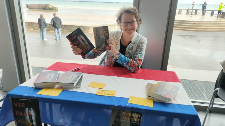 Trots om met Verraad Mij Niet en Don't Betray Me in Arromanches te mogen signeren.