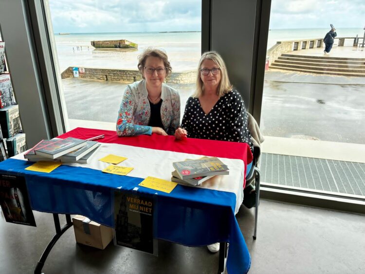 met kerrin signeren boek Arromanches